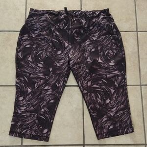 Danskin Now Black & Purple Swirl Capri Pants